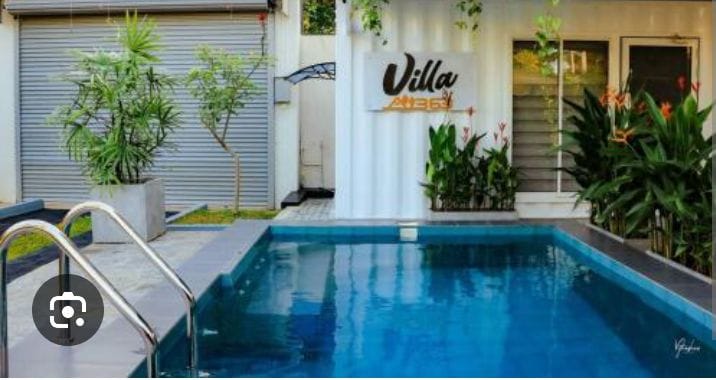 Luxury Container Villa Swimming Pool Deck